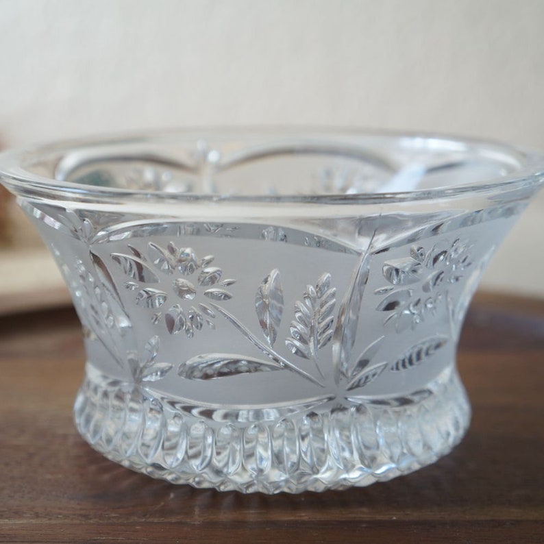 Vintage German Democratic Republic Daisy Floral Crystal Bowl