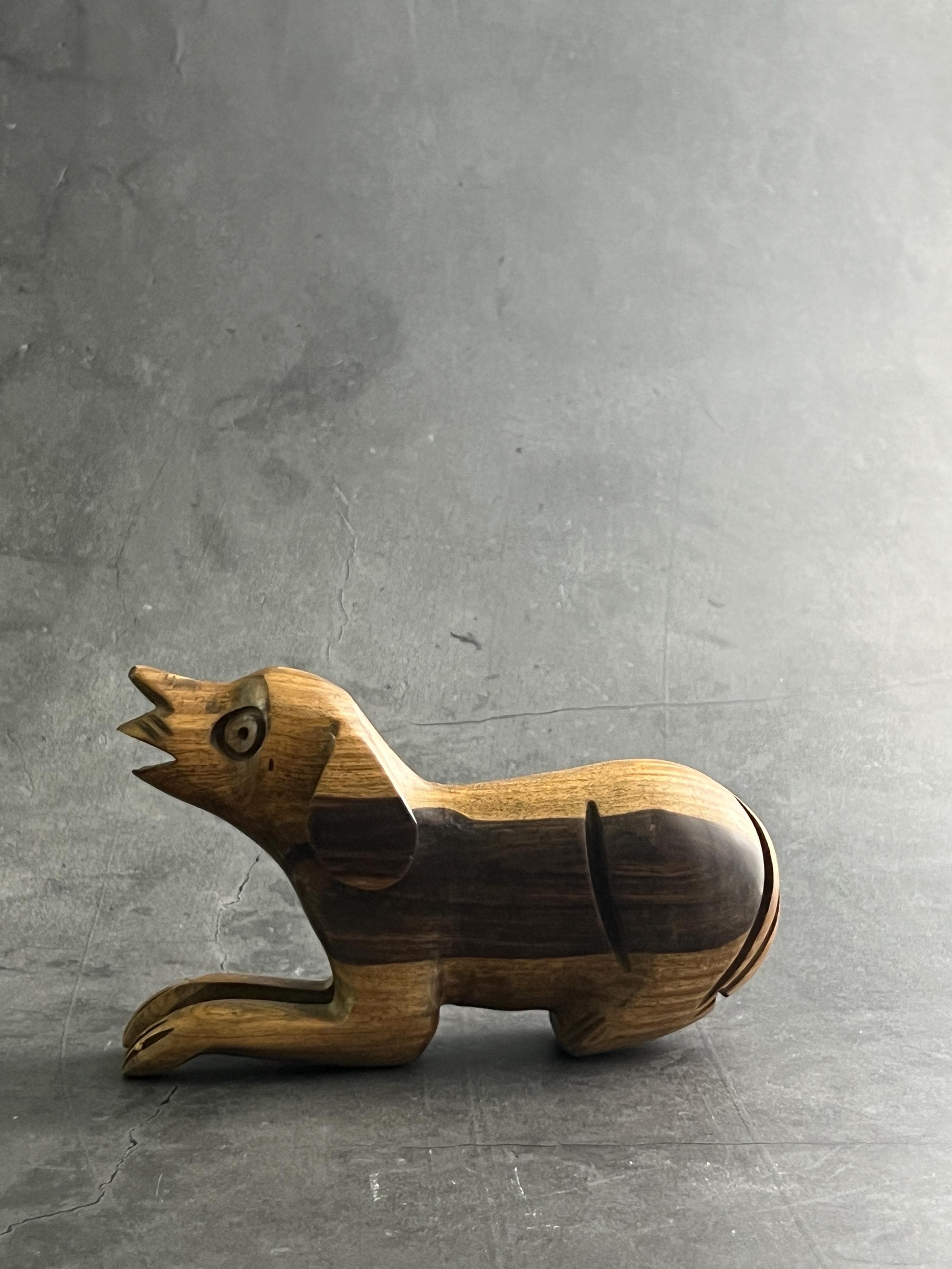 ヴィンテージ木製彫刻の犬の像の置物 - Etsy 日本