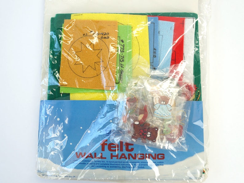 775 Christmas Felt Wall Hanging Kit 15 X 24 1980S Vintage Titan Needlecraft No
