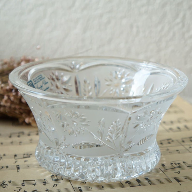 Vintage German Democratic Republic Daisy Floral Crystal Bowl