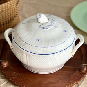 Vintage Villeroy & Boch Louisenburg Gold Heinrich Blue and White Bone China Covered Dish