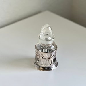 Portabotellas de cristal y soporte plateado de Wilcox, de la colección Vintage International Silver Co. EPNS 6812