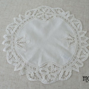Ongebruikte set van 6 Vintage katoen wit bloemen ronde doily grote doilies
