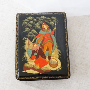 Vintage Signed Russian Hand Painted Lacquer Trinket Box