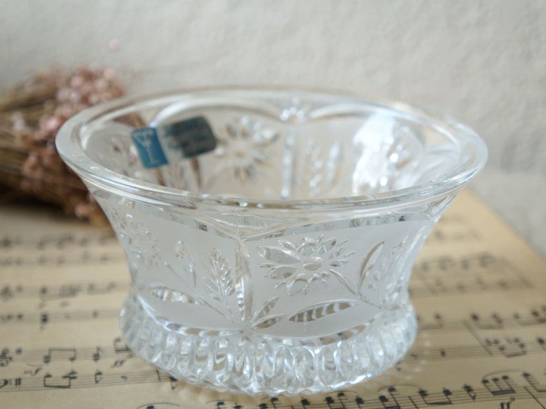 Vintage German Democratic Republic Daisy Floral Crystal Bowl