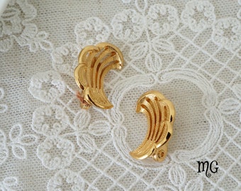 Vintage Monet Gold Tone Waves Crescent Moon Clip-On Earrings