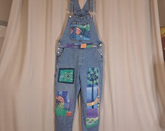 Mono de talla XL con temática marina. Confeccionado tanto a máquina como a mano.