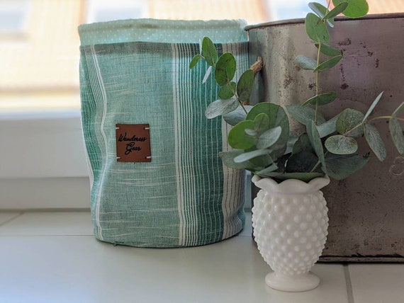 Drawstring Toiletry Bag with water resistant Oilcloth || Kulturbeutel mit Wachstuch || Toiletry Kit | "Green Pinstripe" Design