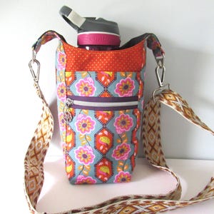Water Bottle Crossbody Sling: Hiking Drink Bag with Phone Pocket