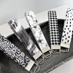 Llavero de pulsera, llavero de pulsera floral, llavero blanco y negro, llavero de pulsera, llavero de pulsera negro, llavero floral