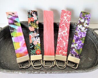 Keychain Key Fob Wristlet, Floral Wristlet Keychain, Coral Key Fob, Keychain Wristlet, Tie-Dye Keychain, Coral Key Fob, Wrist Lanyard