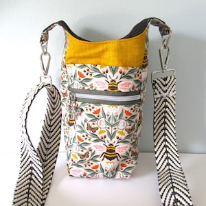 Water Bottle Crossbody Sling: Hiking Drink Bag with Phone Pocket