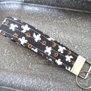 Halloween Wristlet, Halloween Keychain, Ghost Keychain, Pumpkin Keychain, Halloween Key Fob, Halloween Wrist Lanyard, Fall Key Fob Wristlet