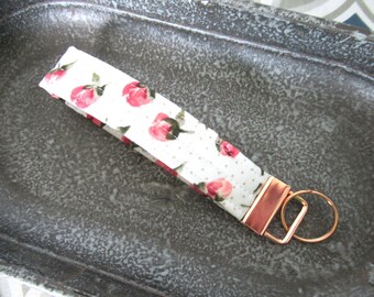 Pioensleutelhanger, pioensleutelhanger, sleutelhanger, sleutelhanger schoudertasje, roségouden sleutelhanger, roségouden sleutelhanger, roségouden schoudertasje, pioenpolsbandje, cadeau