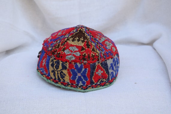 A very old hat antique hat for middle Asian vinta