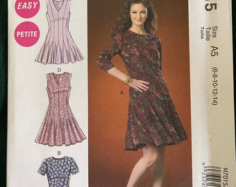 McCall's M7015 - Size 6-14 or 14-22 Misses / Misses Petite Semi-Fitted Flared Dress Sewing Pattern  / UNCUT Factory Folded