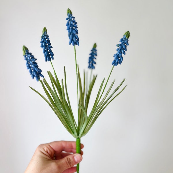 Artificial Muscari Pick, Faux Spring Florals, Realistic Flowers for Wreath Making, Grape Hyacinths Small Blue Flowers