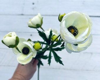 White Flower Spray, Faux Ranunculus Blossoms, Wreath Making Floral Arrangement Artificial Flower Stems for Spring