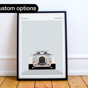 Pode incluir: Uma ilustração de um carro Morgan Roadster branco com a palavra "CUSTOM" na placa. A ilustração é emoldurada em preto e tem as palavras "MORGAN" e "ROADSTER" no topo.