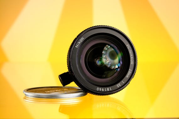 Objetivo con corrección de perspectiva gran angular Nikon 28 mm f