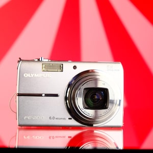 Olympus FE-200 Compact Digital Camera Digicam Starter Kit