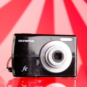 Olympus FE-26 Digital Point & Shoot 12mp Digicam Starter Kit
