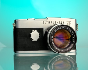 Fotocamera a pellicola Olympus PEN-F 35 mm a mezzo formato + obiettivo 42 mm f/1.2