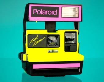 Polaroid Retrospekt ""Cool Cam"" Neon Yellow Special Edition 600 Sofortbildfilm Kamera."