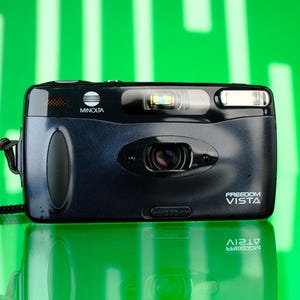 Minolta Freedom Vista Panoramic 35mm Point and Shoot