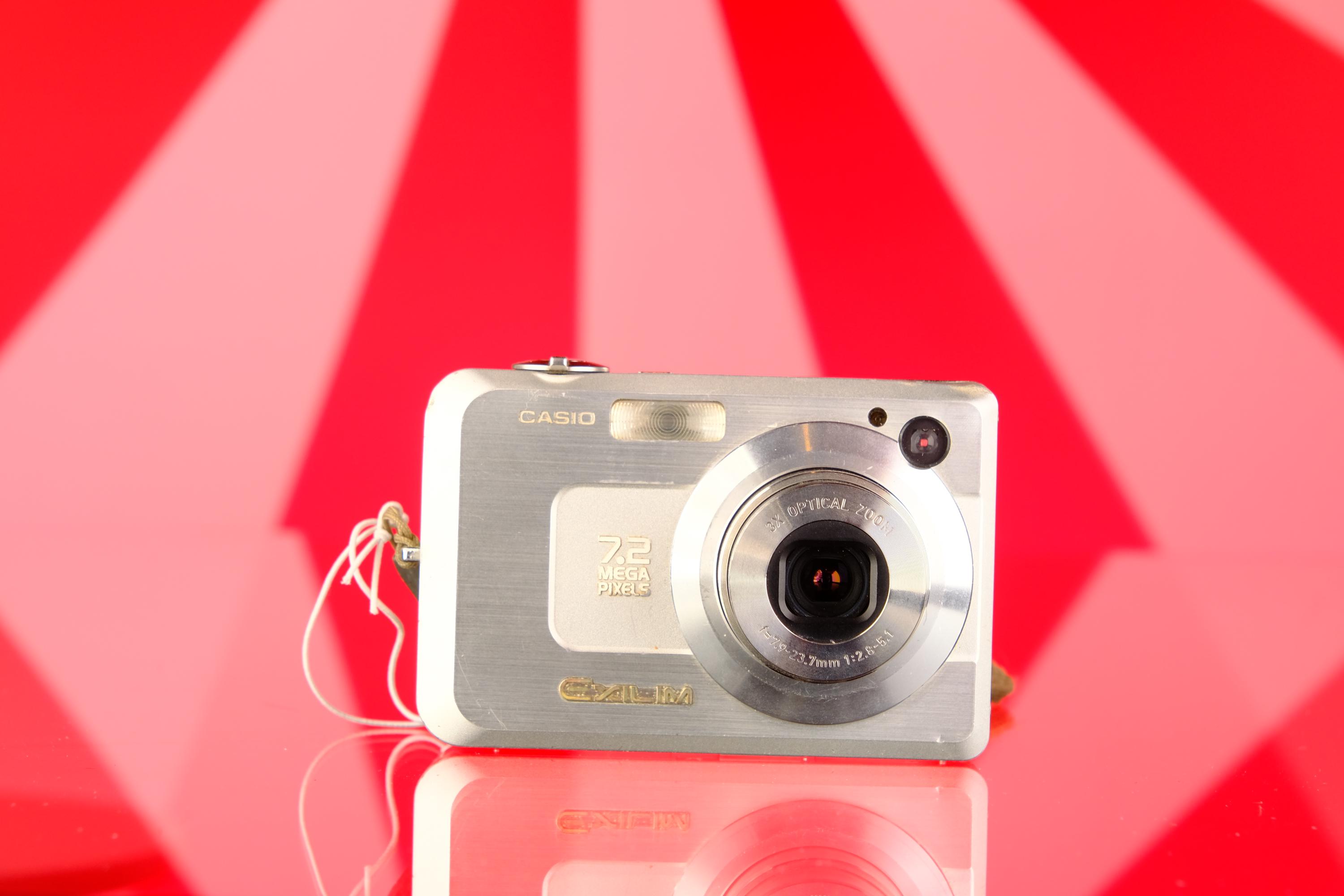 CASIO EXILIM EX-Z75 デジカメ 極美品 a5169 カシオ デジタルカメラ