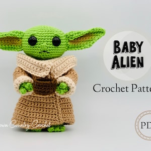 Może przedstawiać: Wzór na szydełku dla zielonego i brązowego Baby Aliena, z tekstem "BABY ALIEN Crochet Pattern PDF" na białym tle.