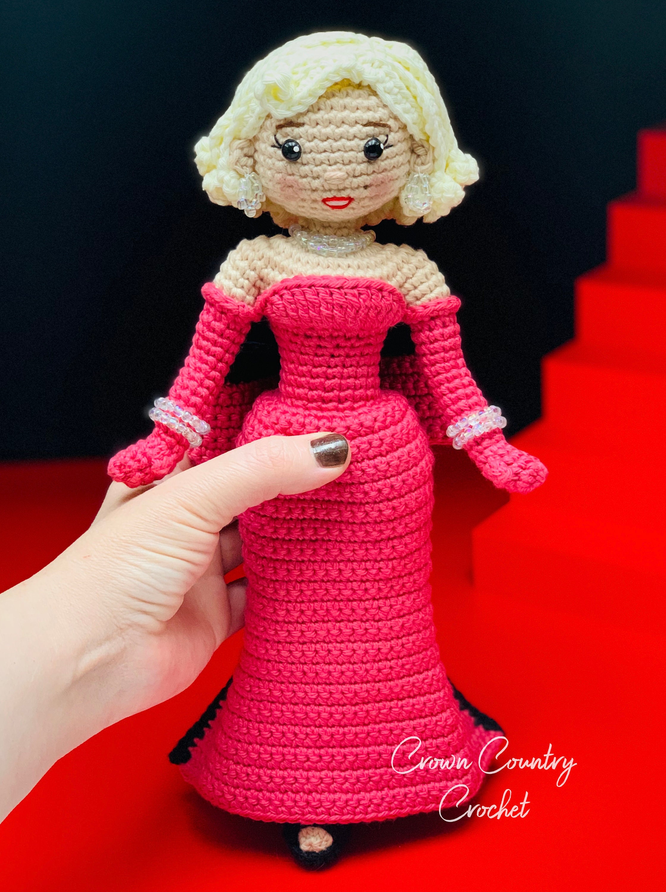 編みぐるみ まりりんです マリリン・モンローのかぎ針編み人形のパターン：ローレライ風編み