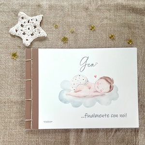 Diario dei primi 12 mesi di vita - bebè - Album rilegato a mano. Colleziona ricordi, foto. Regalo mamma, nascita, famiglia