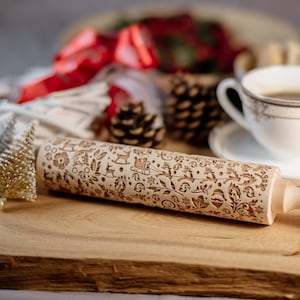 Christmas Engraved Beechwood Rolling Pin: Embossed Cookie Baking