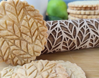 Rodillo de amasar con relieve de hojas de primavera: Rodillo decorativo de madera de haya para galletas