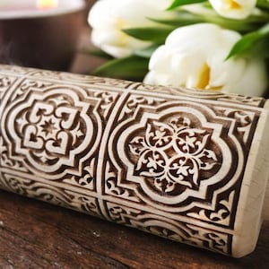 Royal Pattern Embossed Beechwood Rolling Pin: Engraved Cookie Roller