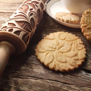 Leaves Embossed Rolling Pin: Handmade Beechwood Cookie Roller
