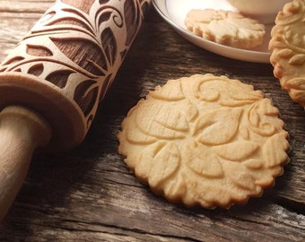 Rodillo de amasar con relieve de hojas: rodillo para galletas de madera de haya hecho a mano