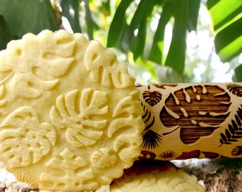 Monstera Embossed Rolling Pin: Engraved Beechwood Cookie Roller