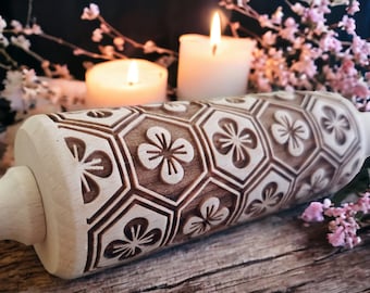 Rodillo de amasar con relieve de flor de cerezo: madera de haya hecha a mano