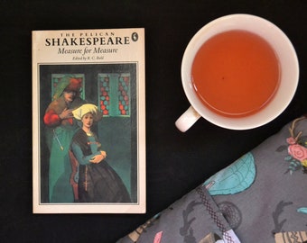 Shakespeare_Vintage Books_Measure for Measure_80s book_book collecting_bibliophile_reader gift_old book_classic play_dramaturgy reads