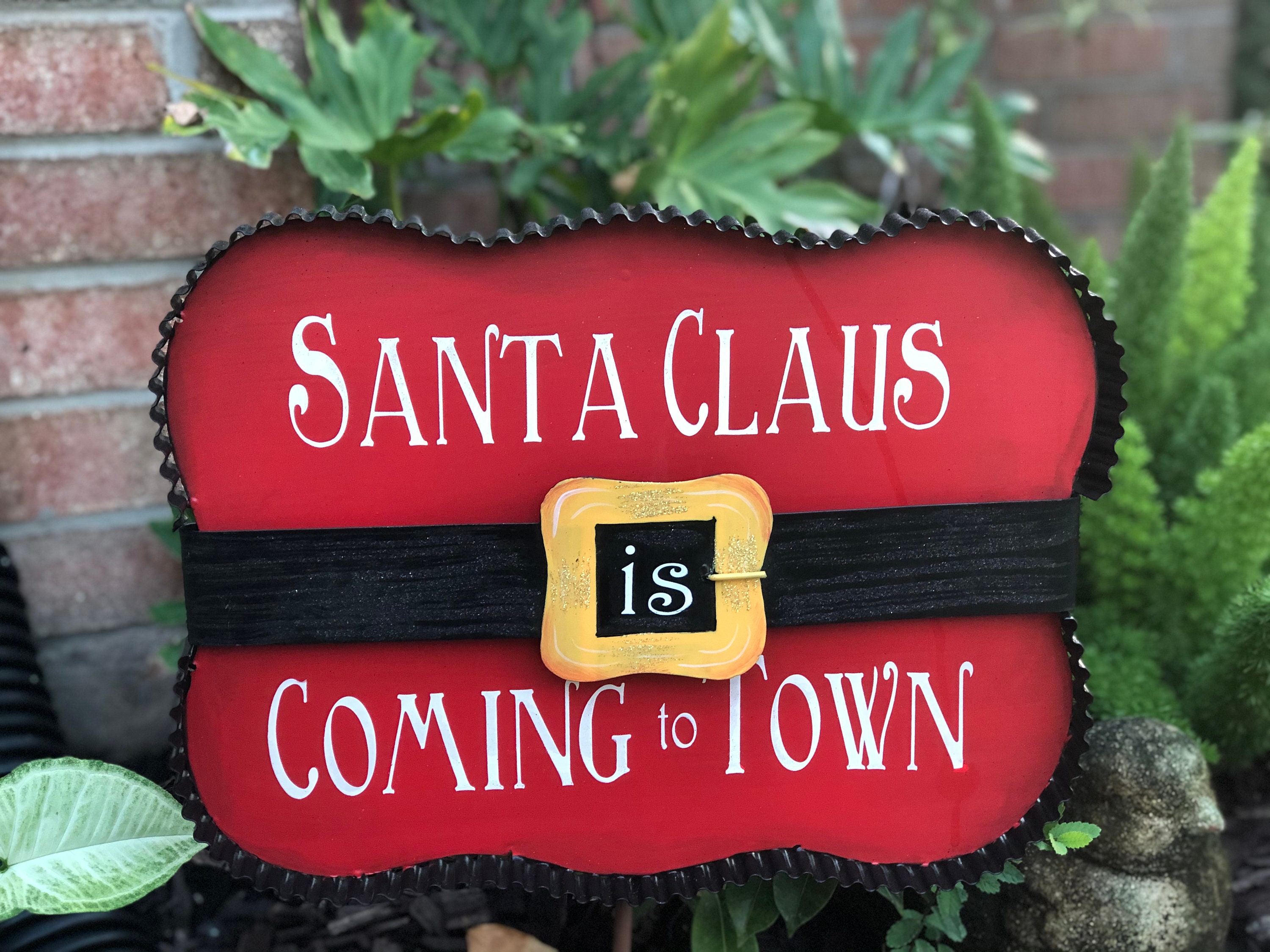 SANTA CLAUS is COMING to town metal sign, Round Top Collection sign