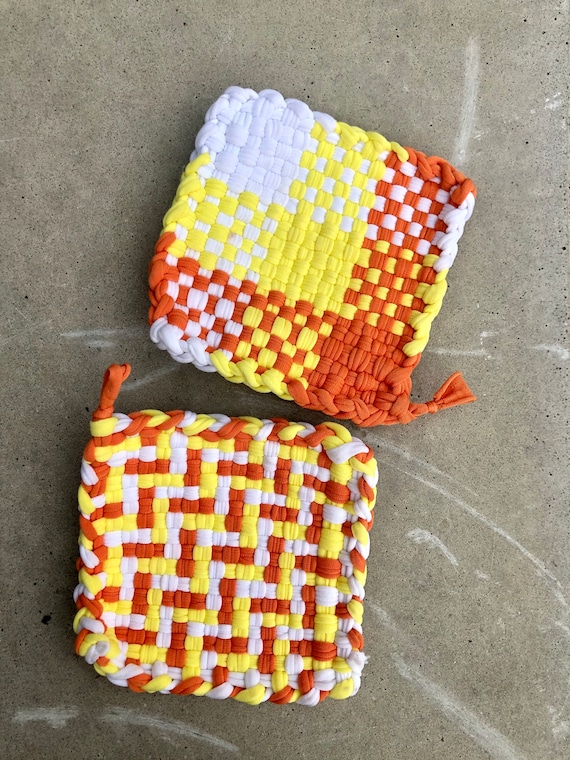 Set of 2 HANDMADE OVEN MITS, Hot pads, Pot holders, oven mitts, oven mitten, crochet looped pot holder, set of oven mitts