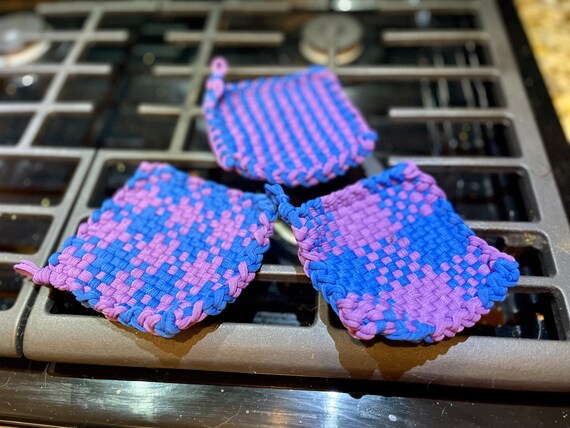 HANDMADE OVen MITS, COASTERS, Hot pads, Pot holders, oven mitts, oven mitten, crochet looped pot holder, set of oven mitts