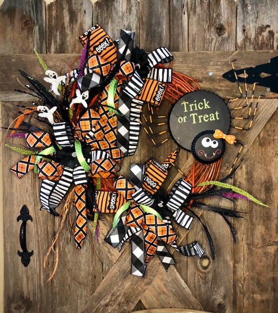 TRICK or TREAT spider Halloween Wreath, Spider fun Halloween wreath, soider ghost wreath, halloween door decor