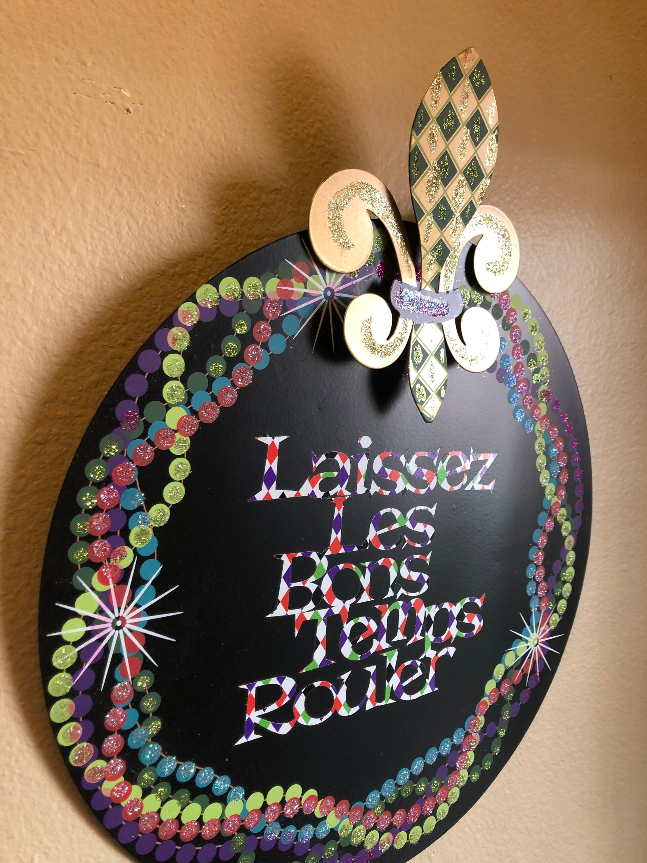 mardi-gras-chalkboard-sign-round-top-metal-sign-bead-sign-mardi-gras