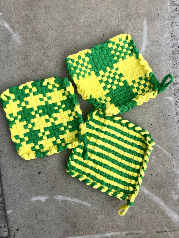 HANDMADE OVEN MITS, Hot pads, Pot holders, oven mitts, oven mitten, crochet looped pot holder, set of oven mitts