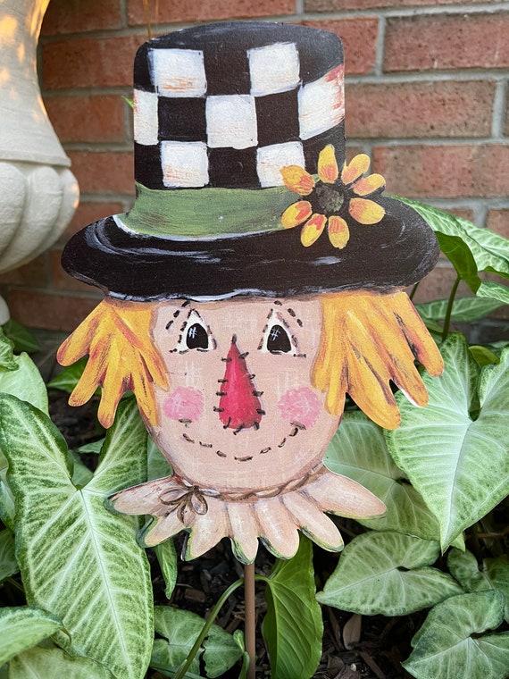 SCARECROW black and white checkered Metal Sign, fall yard Sign, fall Round Top Collection sign