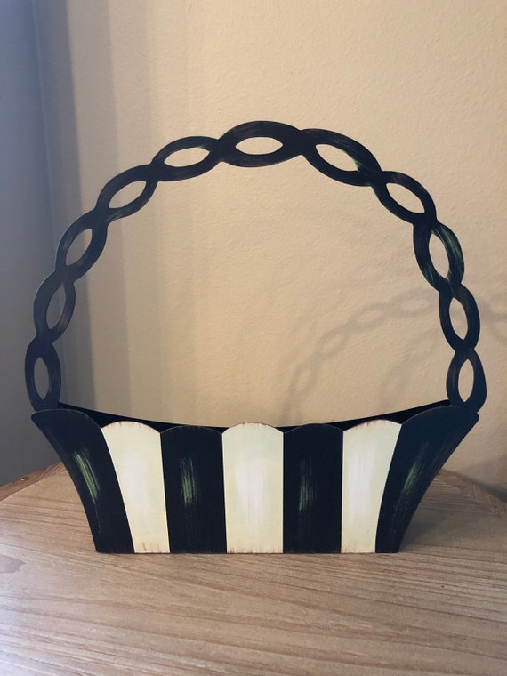 ELEGANT BLACK and White basket, Round Top Metal container, Easter basket, spring vase decor