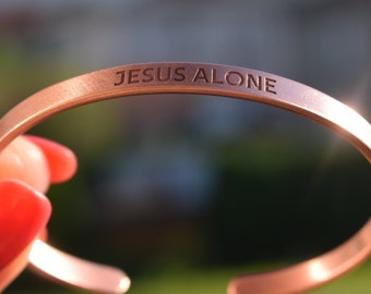 Pulsera grabada personalizada, brazalete de cobre, religioso, católico, brazalete cristiano, Jesús, cita bíblica, mantra, WWJD, regalo de primera comunión, boda